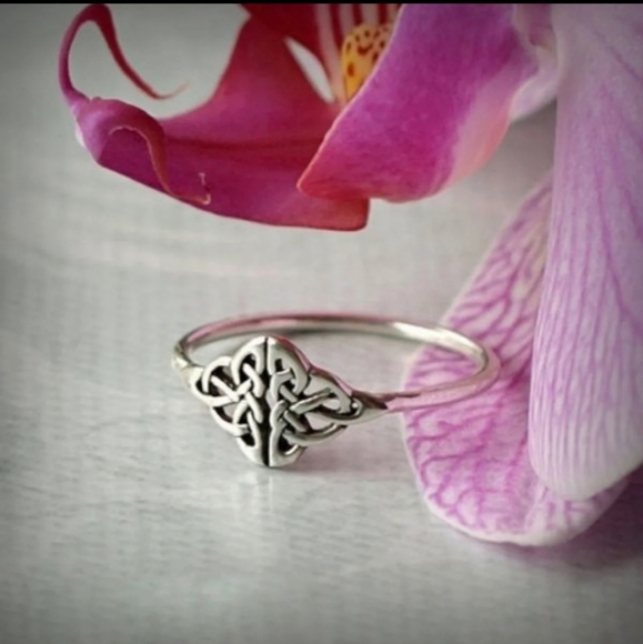 New Celtic Knot Silver Ring. - Picture 3 of 4